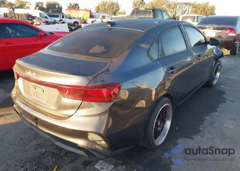 2023 Kia Forte Lxs z USA, uszkodzony, nr VIN 3KPF24AD8PE607889